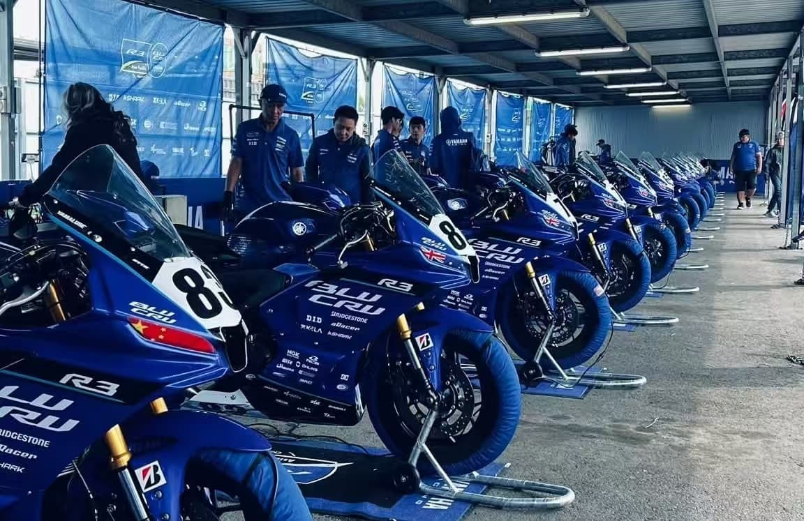 GHGUHUI racing paddock